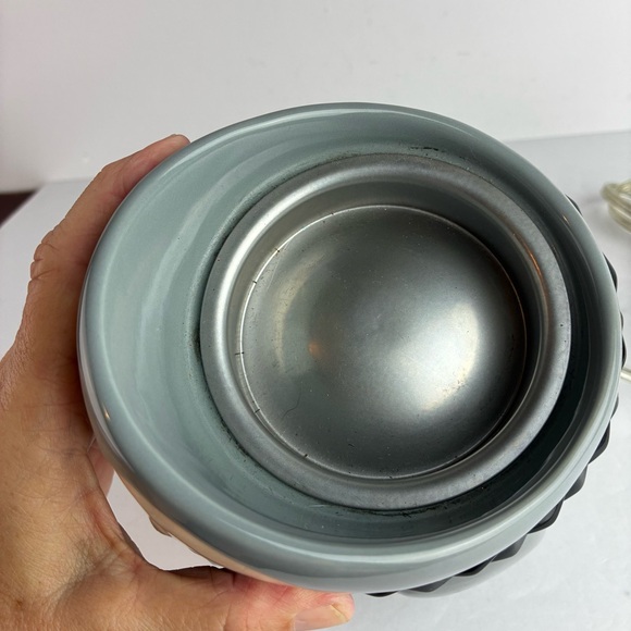 Yankee Candle Porter Penguin Scenterpiece Easy Melt Wax Warmer 2015 - Picture 6 of 6